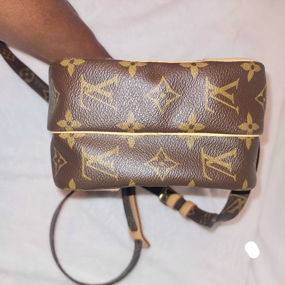 LV Amazone Shoulder/Crossbody Bag - Picture 8 of 12
